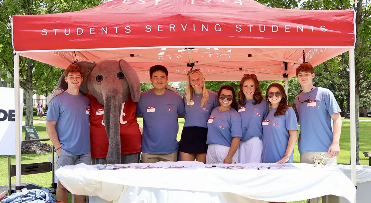 SGA welcomes students at Hi-Tide Day