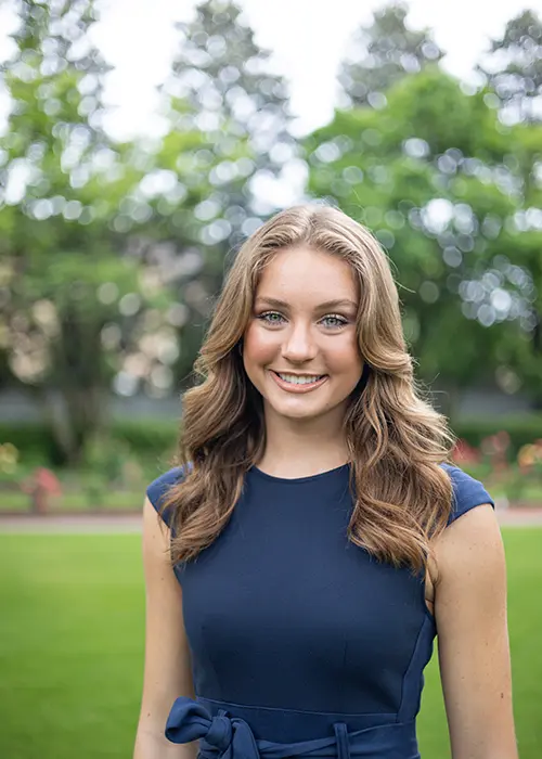 Hailey Adams Headshot