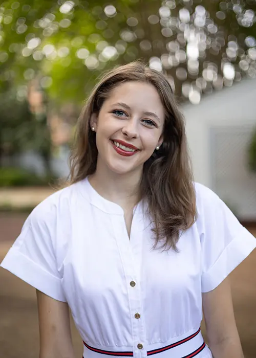 Samantha Simmons Headshot