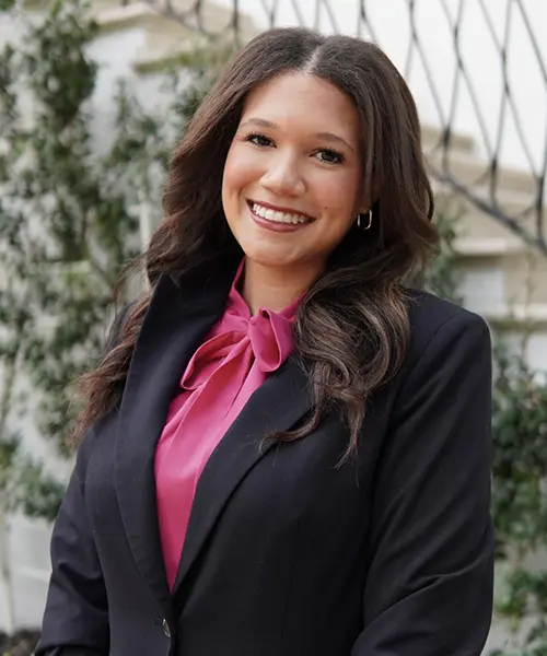 Alayna Garth Headshot